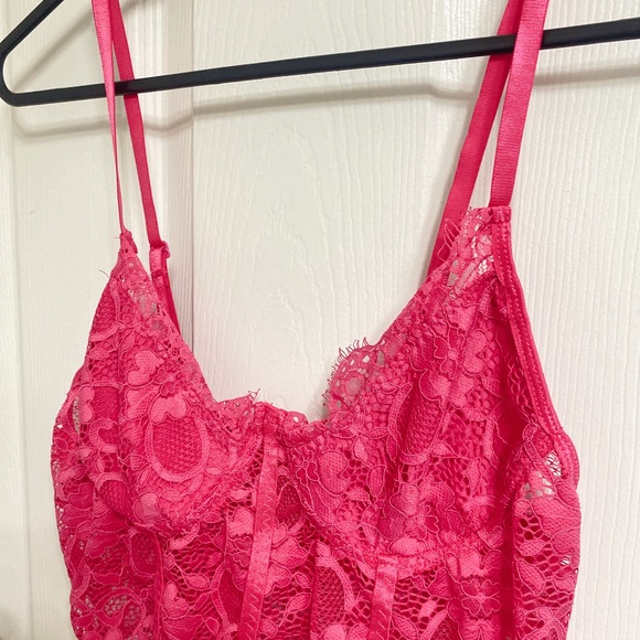 🩷 NWT Hot pink lace cami - Picture 2 of 3